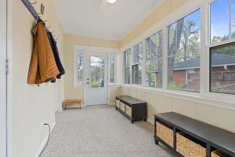 8 Queen Street Halton Hills ON L7G 2E4