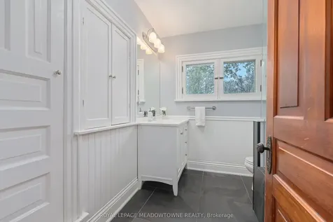 8 Queen Street Halton Hills ON L7G 2E4