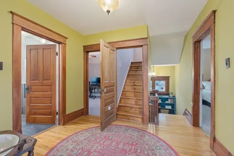 8 Queen Street Halton Hills ON L7G 2E4
