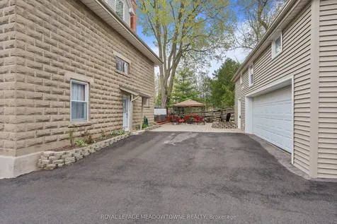 8 Queen Street Halton Hills ON L7G 2E4