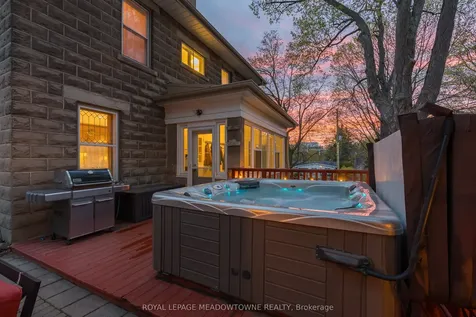 8 Queen Street Halton Hills ON L7G 2E4