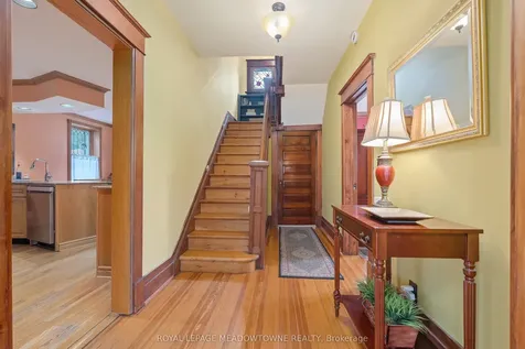 8 Queen Street Halton Hills ON L7G 2E4