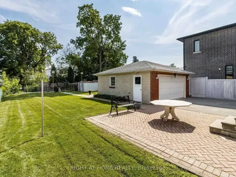 23 Blue Springs Road Toronto ON M6L 2T5