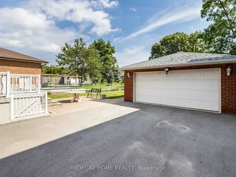 23 Blue Springs Road Toronto ON M6L 2T5