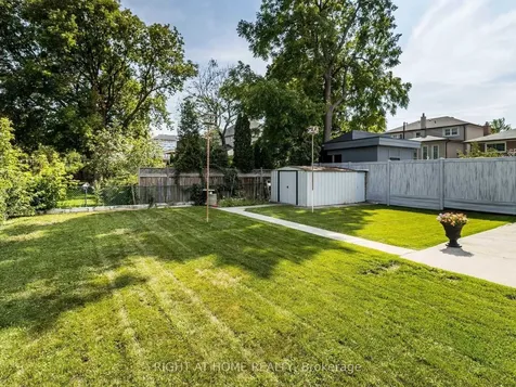 23 Blue Springs Road Toronto ON M6L 2T5