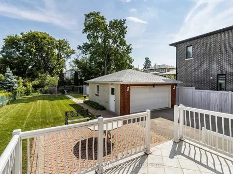 23 Blue Springs Road Toronto ON M6L 2T5