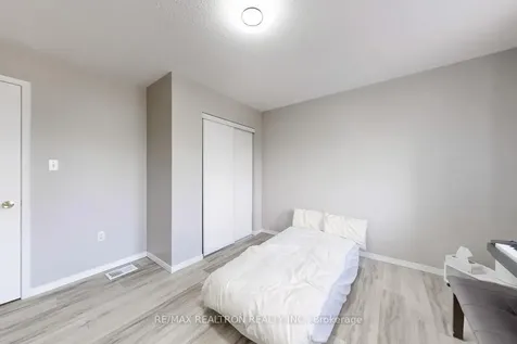 878 Delgado Drive Mississauga ON L5V 2S4