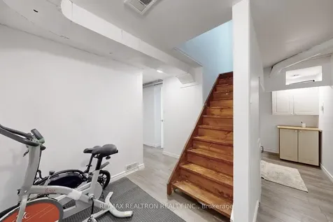 878 Delgado Drive Mississauga ON L5V 2S4