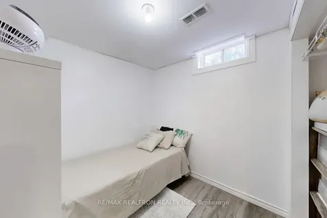 878 Delgado Drive Mississauga ON L5V 2S4