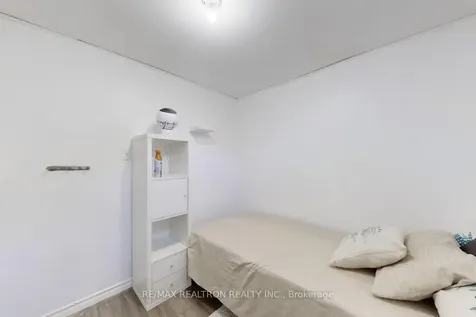 878 Delgado Drive Mississauga ON L5V 2S4
