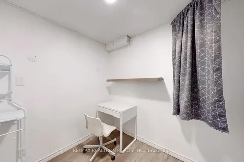 878 Delgado Drive Mississauga ON L5V 2S4