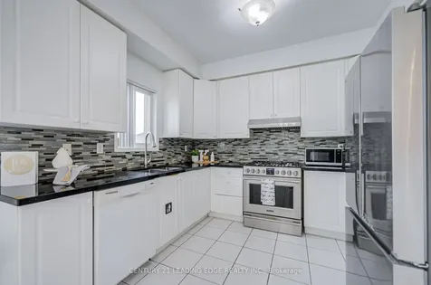 6604 Opera Glass Crescent Mississauga ON L5W 1R8