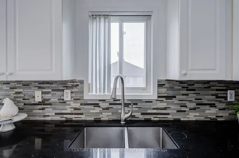 6604 Opera Glass Crescent Mississauga ON L5W 1R8