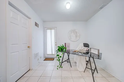 6604 Opera Glass Crescent Mississauga ON L5W 1R8