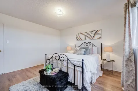 6604 Opera Glass Crescent Mississauga ON L5W 1R8