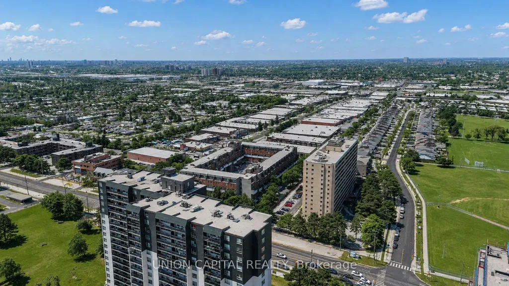 10 Eddystone Avenue Toronto ON M3N 2T2