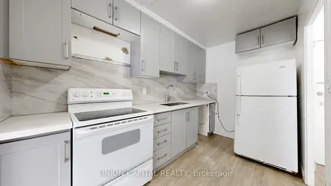 10 Eddystone Avenue Toronto ON M3N 2T2