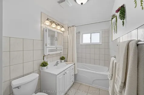 5 Cavendish Crescent Brampton ON L6T 1Z3