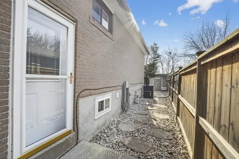 5 Cavendish Crescent Brampton ON L6T 1Z3