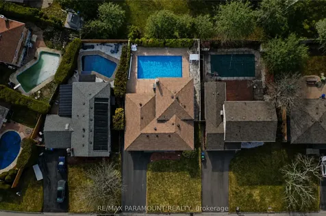 5 Cavendish Crescent Brampton ON L6T 1Z3