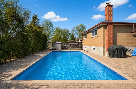 5 Cavendish Crescent Brampton ON L6T 1Z3