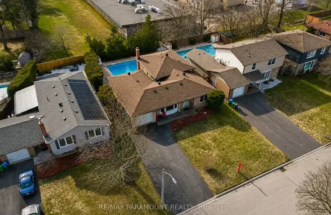5 Cavendish Crescent Brampton ON L6T 1Z3