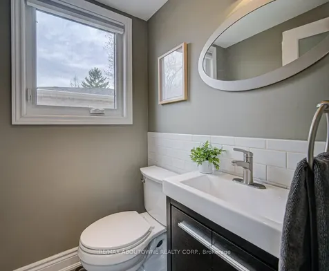126 Otter Crescent Oakville ON L6H 1E6