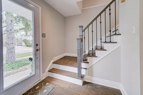 126 Otter Crescent Oakville ON L6H 1E6