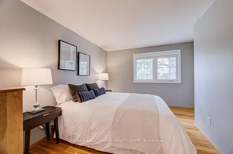 126 Otter Crescent Oakville ON L6H 1E6