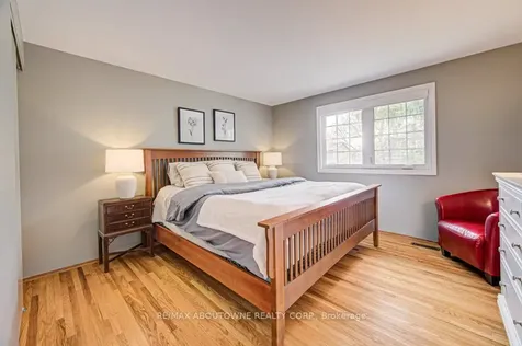 126 Otter Crescent Oakville ON L6H 1E6