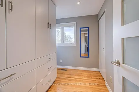 126 Otter Crescent Oakville ON L6H 1E6