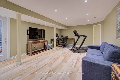 126 Otter Crescent Oakville ON L6H 1E6
