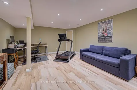 126 Otter Crescent Oakville ON L6H 1E6