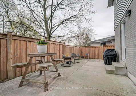 126 Otter Crescent Oakville ON L6H 1E6