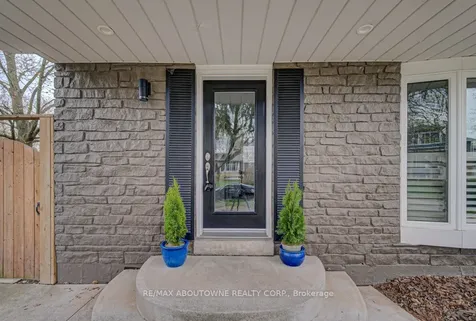 126 Otter Crescent Oakville ON L6H 1E6