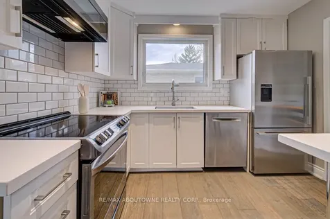126 Otter Crescent Oakville ON L6H 1E6