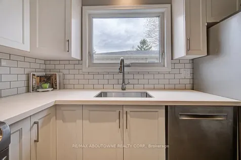 126 Otter Crescent Oakville ON L6H 1E6
