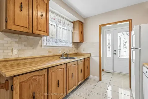 27 Grange Drive Brampton ON L6X 2H1