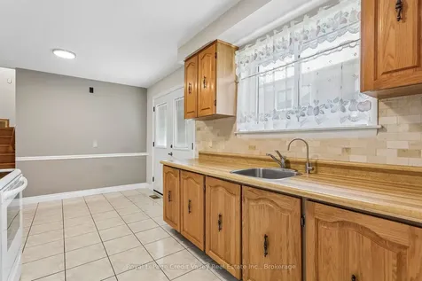 27 Grange Drive Brampton ON L6X 2H1