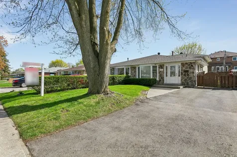 27 Grange Drive Brampton ON L6X 2H1