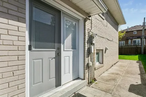 27 Grange Drive Brampton ON L6X 2H1