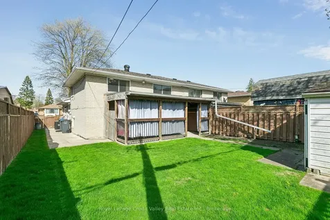 27 Grange Drive Brampton ON L6X 2H1