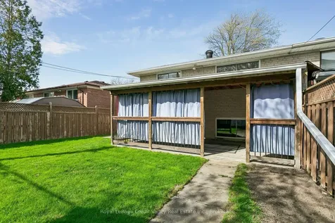 27 Grange Drive Brampton ON L6X 2H1