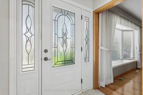 27 Grange Drive Brampton ON L6X 2H1