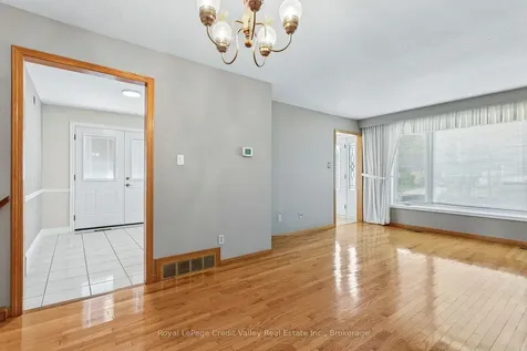 27 Grange Drive Brampton ON L6X 2H1