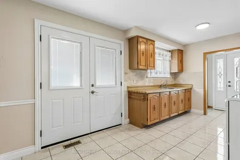 27 Grange Drive Brampton ON L6X 2H1