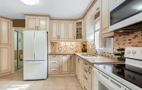 3353 Martins Pine Crescent Mississauga ON L5L 1G3