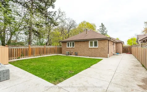 3353 Martins Pine Crescent Mississauga ON L5L 1G3