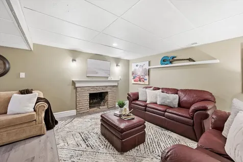 5187 Carousel Court Burlington ON L7L 3W7