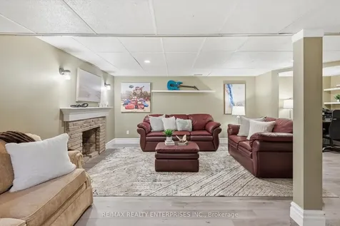 5187 Carousel Court Burlington ON L7L 3W7